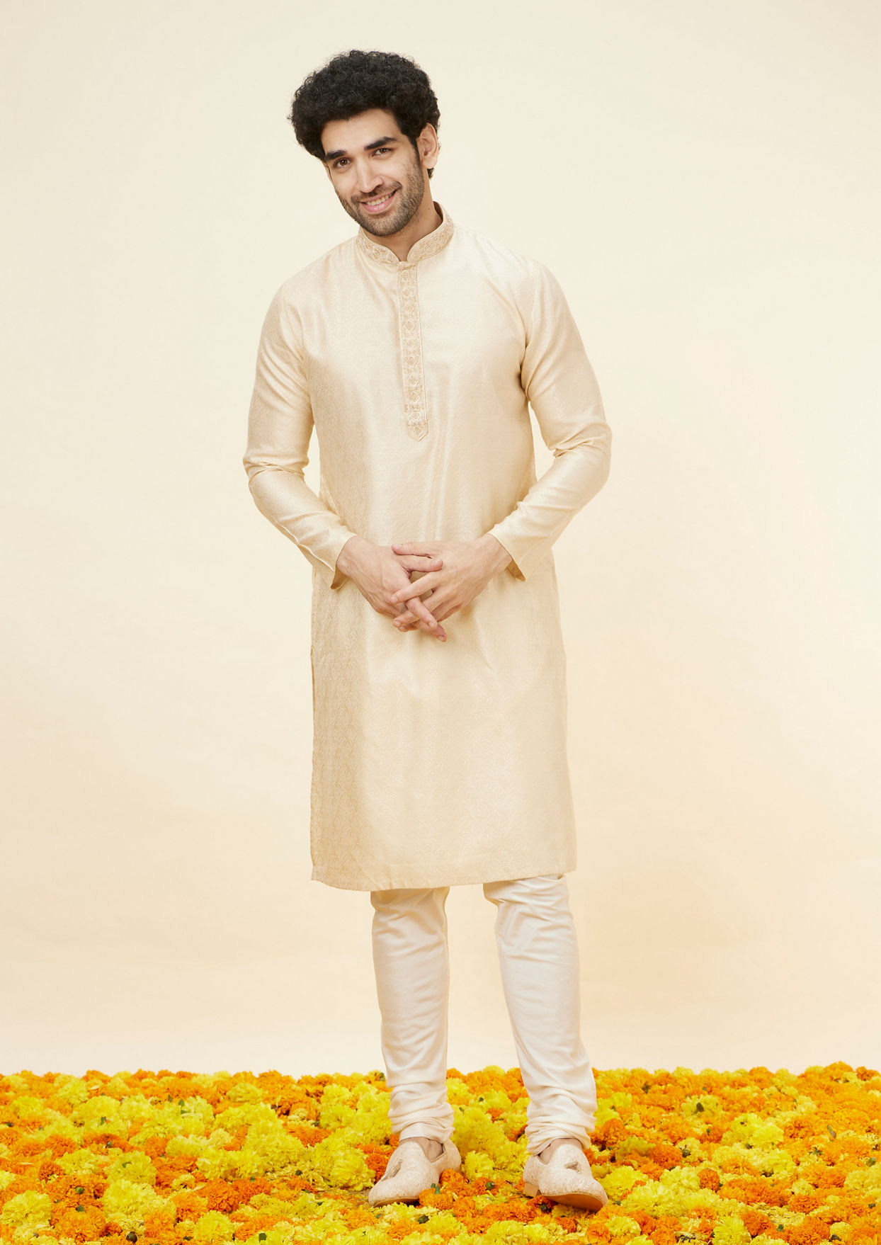 alt message - Twamev Men Biscuit Beige Self Patterned Kurta Set image number 2