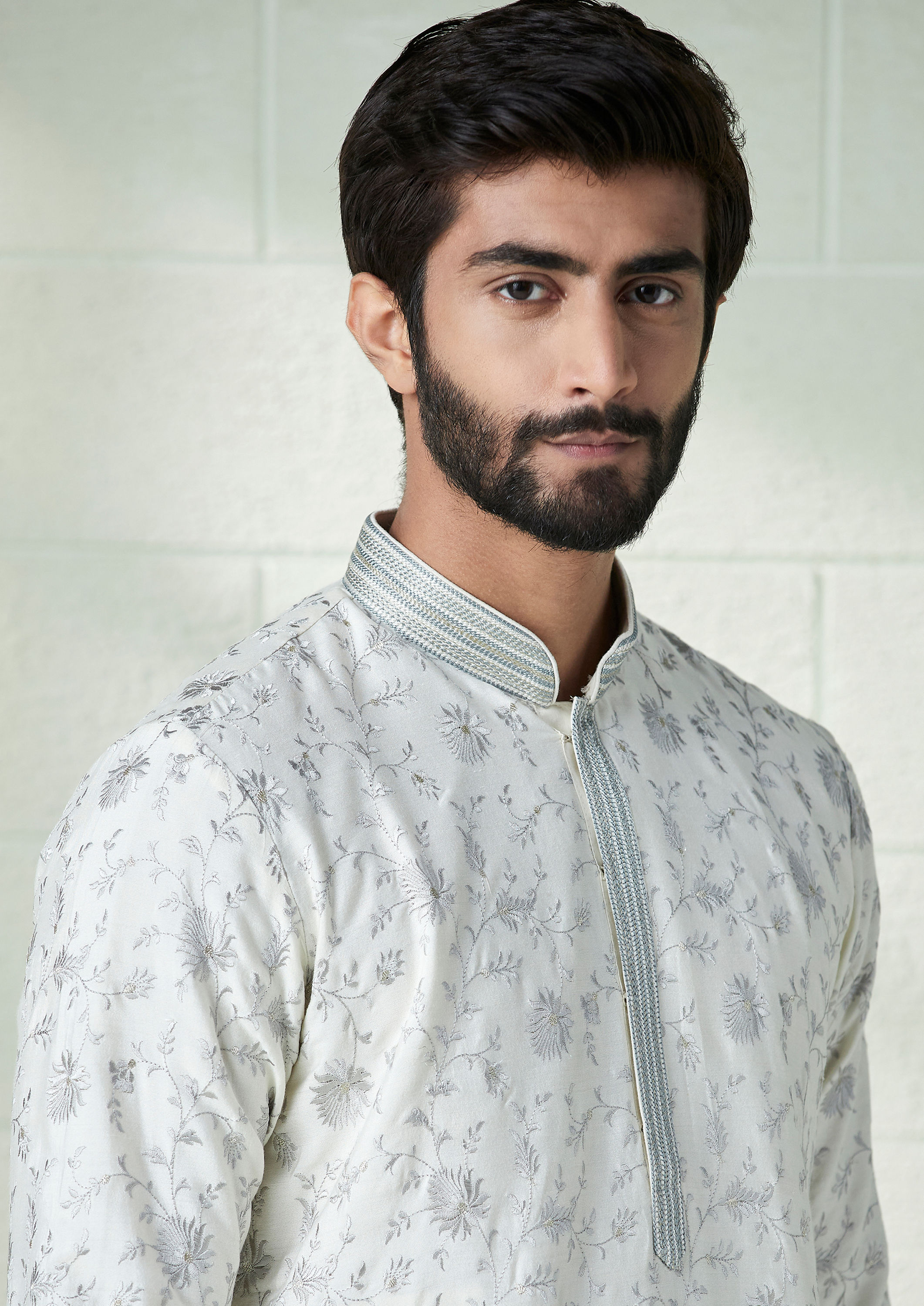 alt message - Twamev Men Off white and Silver grey Floral Design Kurta Set image number 0