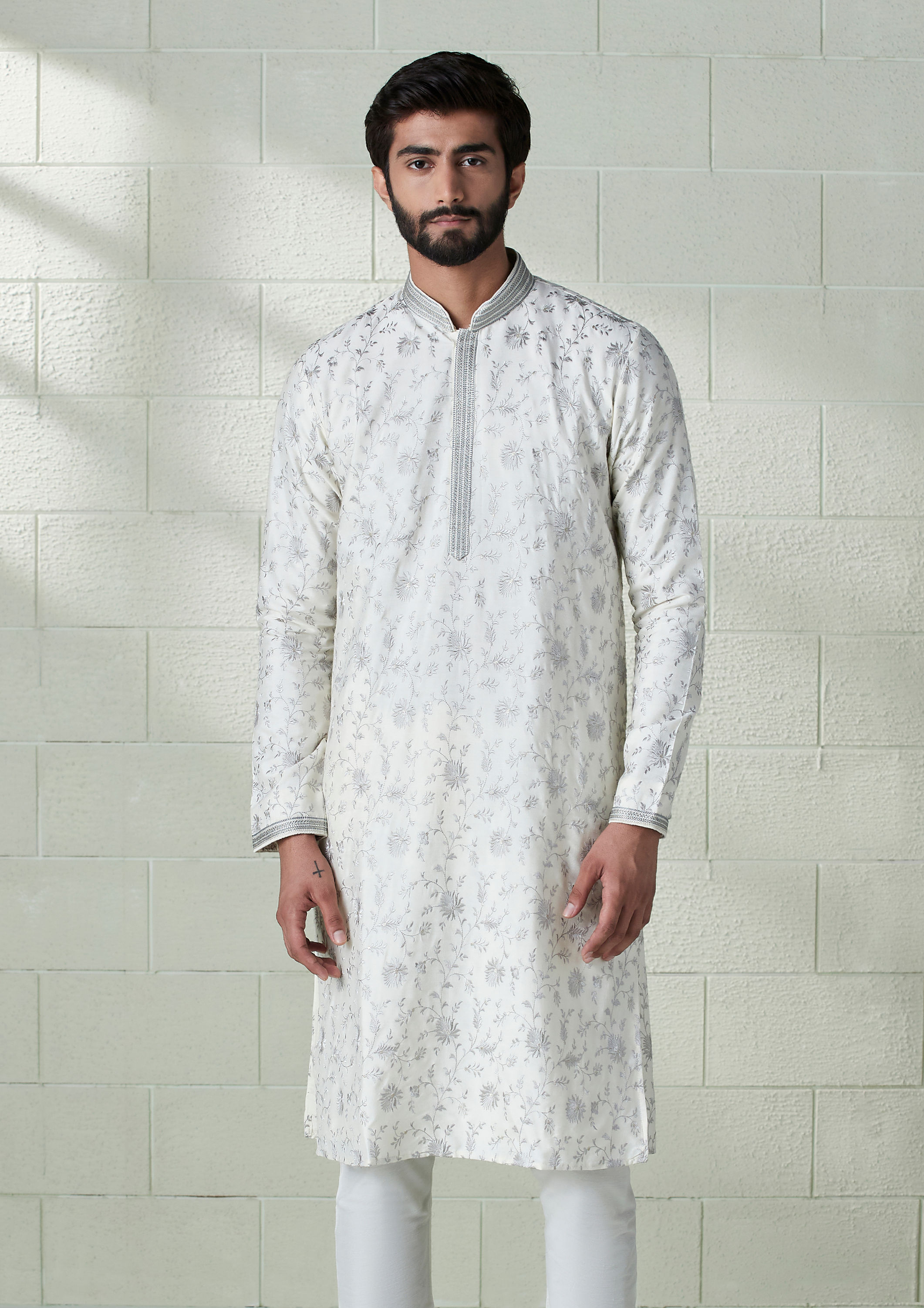 alt message - Twamev Men Off white and Silver grey Floral Design Kurta Set image number 1