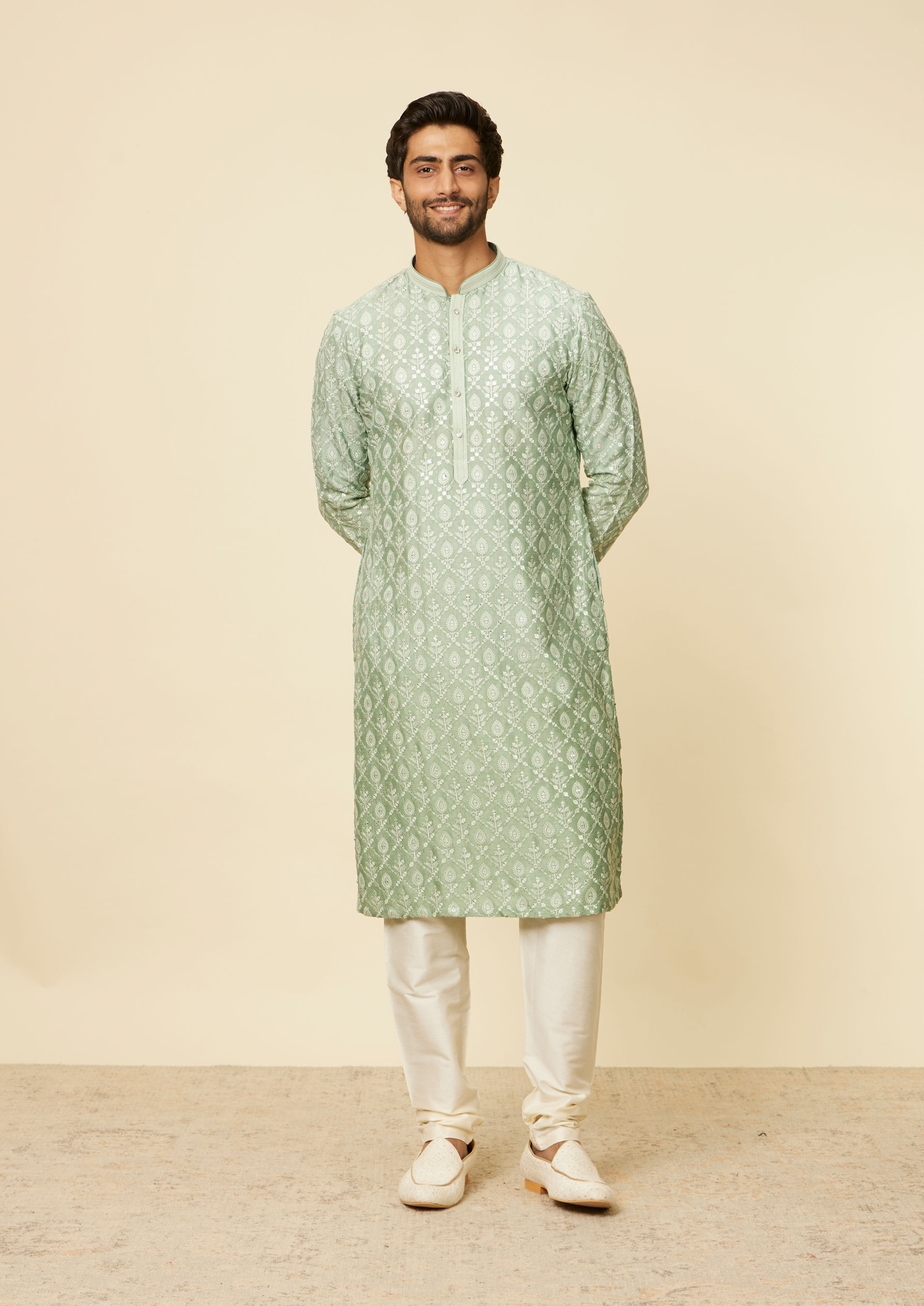 alt message - Twamev Men Light Green Floral and Leaf Jaal Patterned Kurta Set image number 2