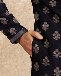 Twamev Men Navy Blue Floral Motif Kurta Set