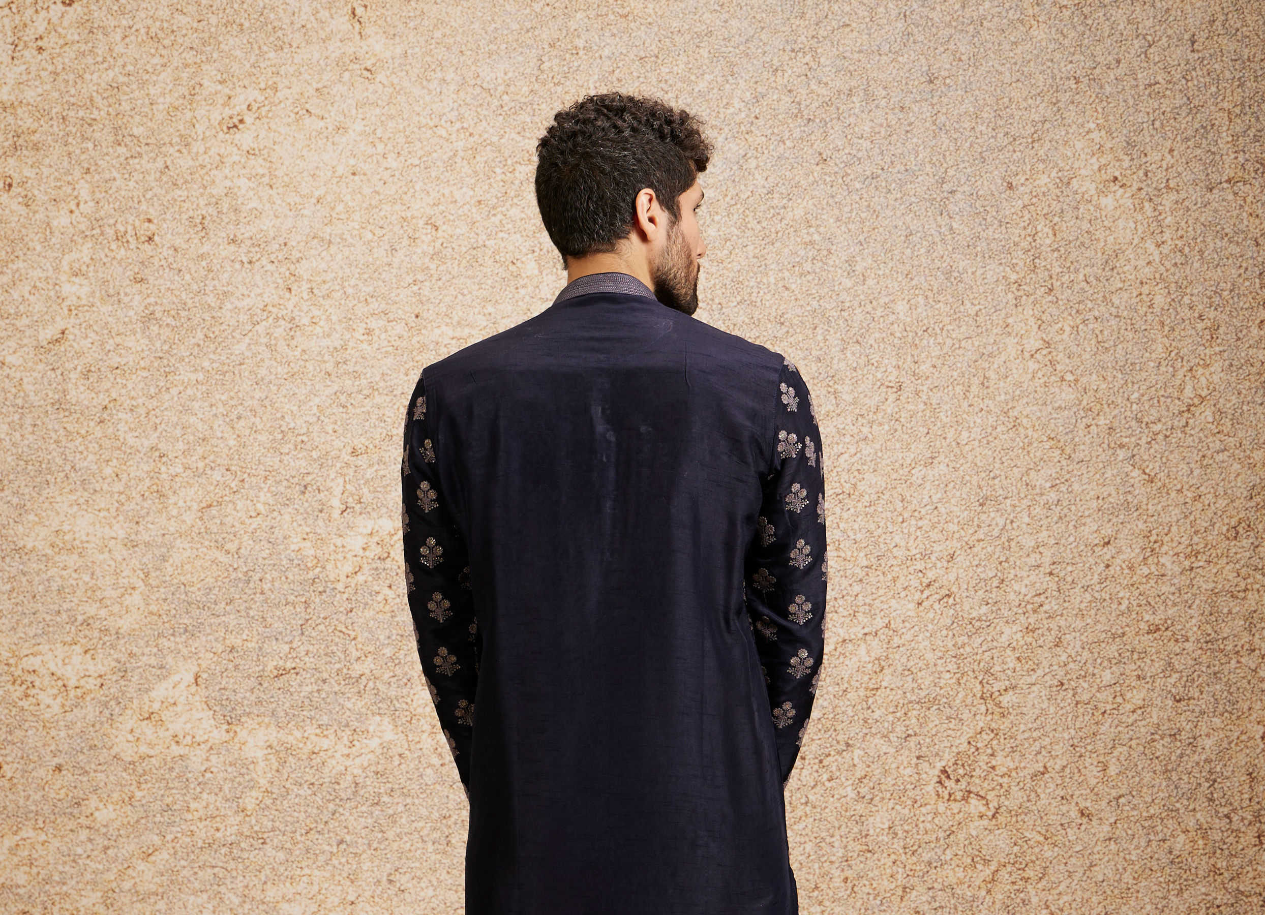 Twamev Men Navy Blue Floral Motif Kurta Set