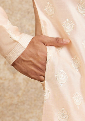 alt message - Twamev Men Twirl in Peach Elegant Kurta Pajama image number 3