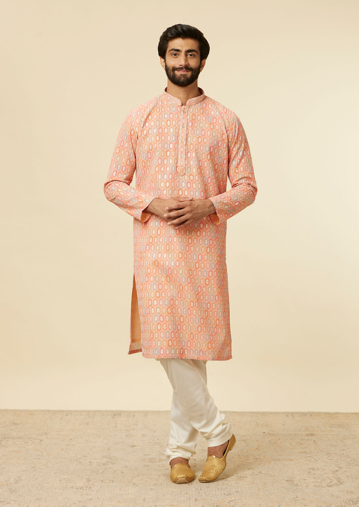 alt message - Twamev Men Peach Hexagonal Patterned Kurta Set image number 2