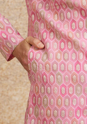 alt message - Twamev Men Georgette Pink Glory Kurta Pajama image number 3