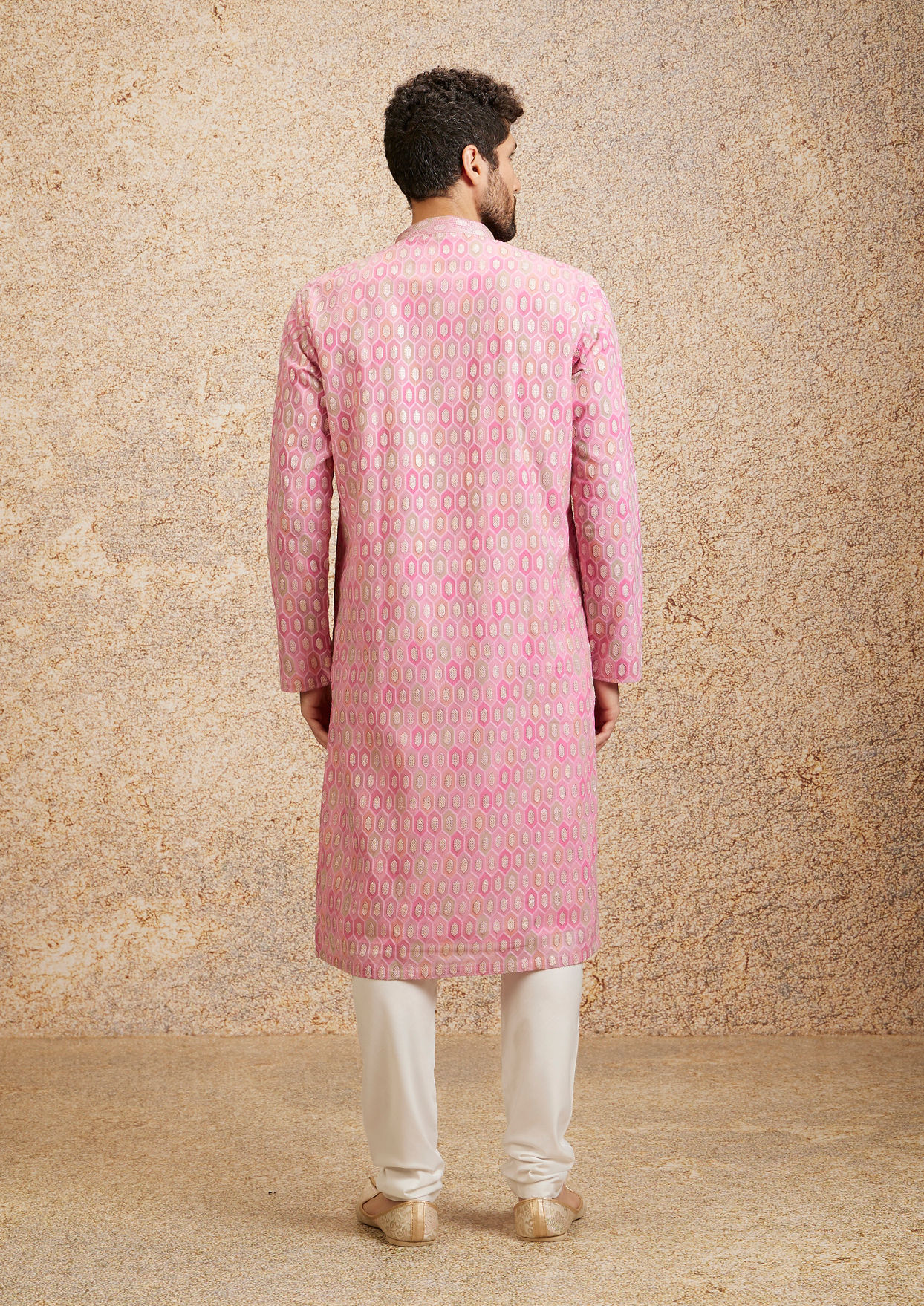 alt message - Twamev Men Georgette Pink Glory Kurta Pajama image number 4