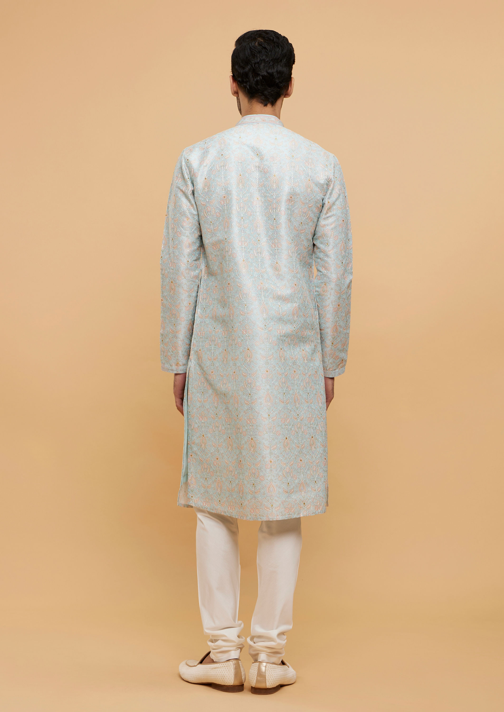 alt message - Twamev Men Light Blue Sheen Kurta Pajama image number 4