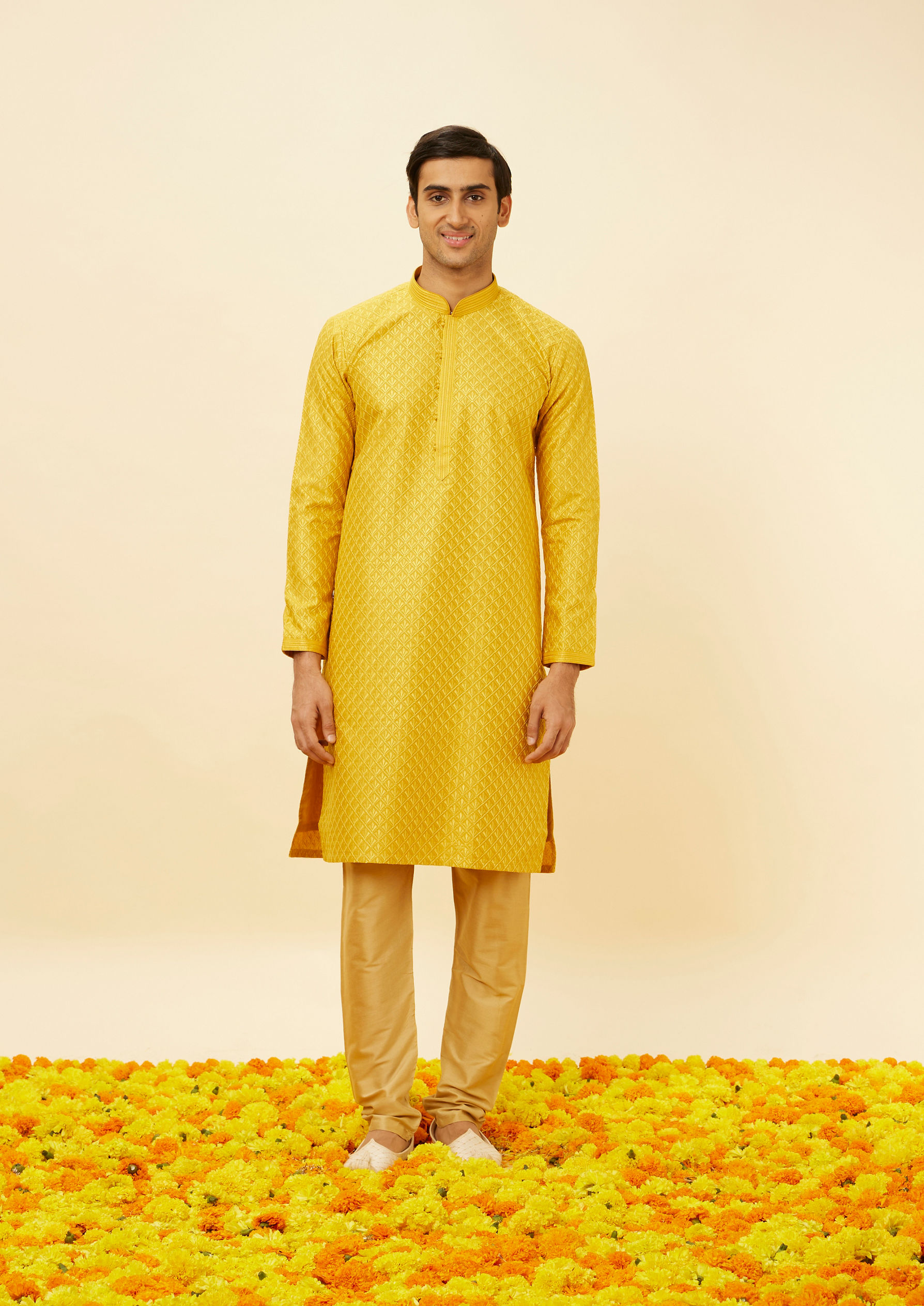 Twamev Men Sunflower Yellow Flower Bud Patterned Kurta Set