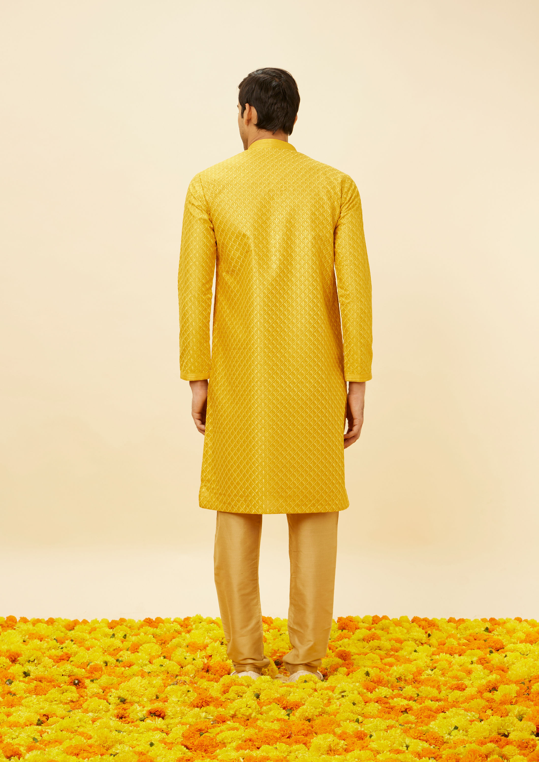 Twamev Men Sunflower Yellow Flower Bud Patterned Kurta Set