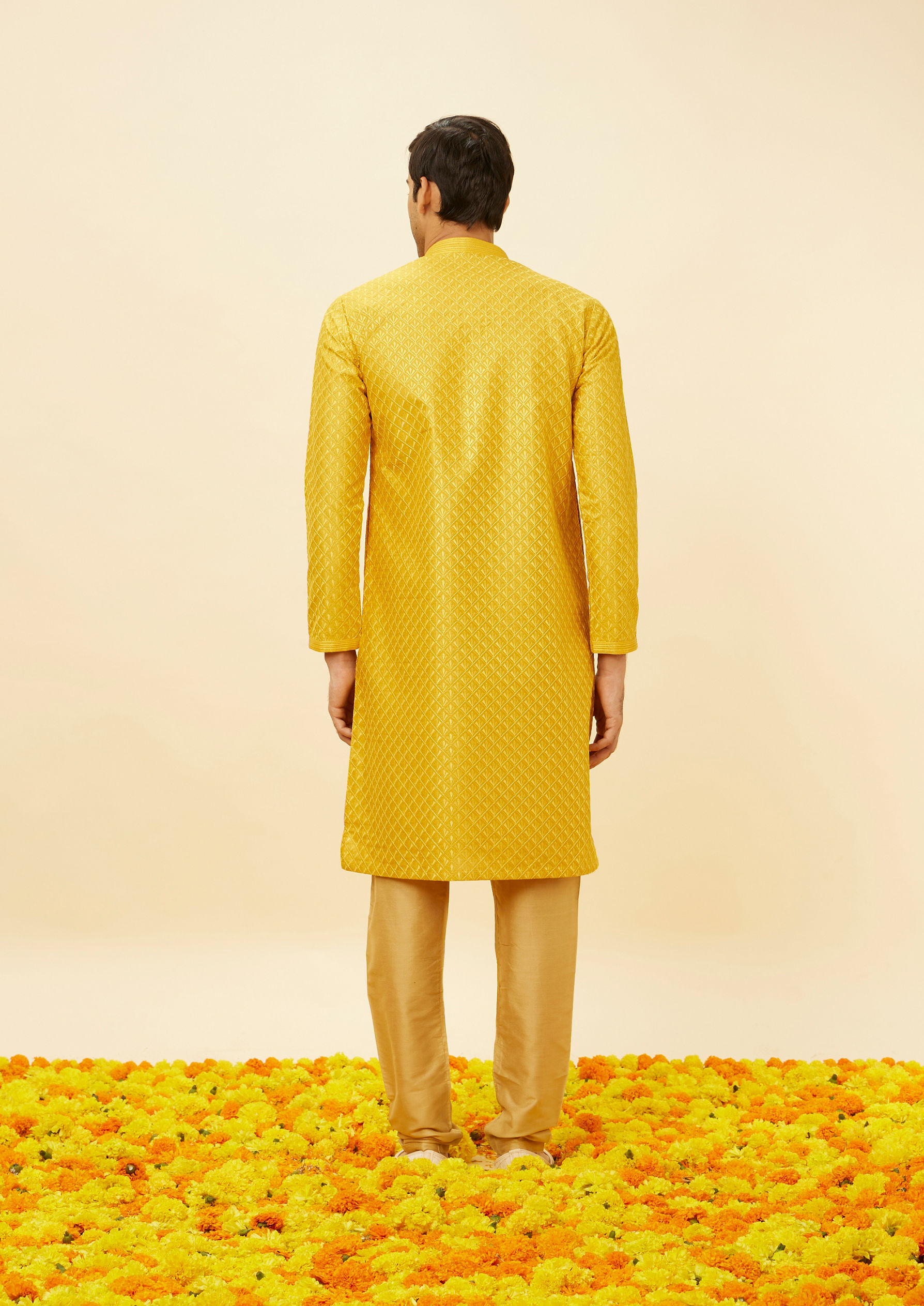 Twamev Men Sunflower Yellow Flower Bud Patterned Kurta Set