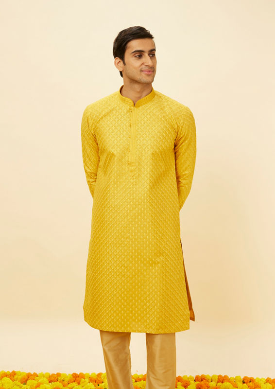 Twamev Men Sunflower Yellow Flower Bud Patterned Kurta Set