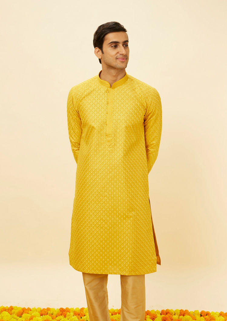 Twamev Men Sunflower Yellow Flower Bud Patterned Kurta Set