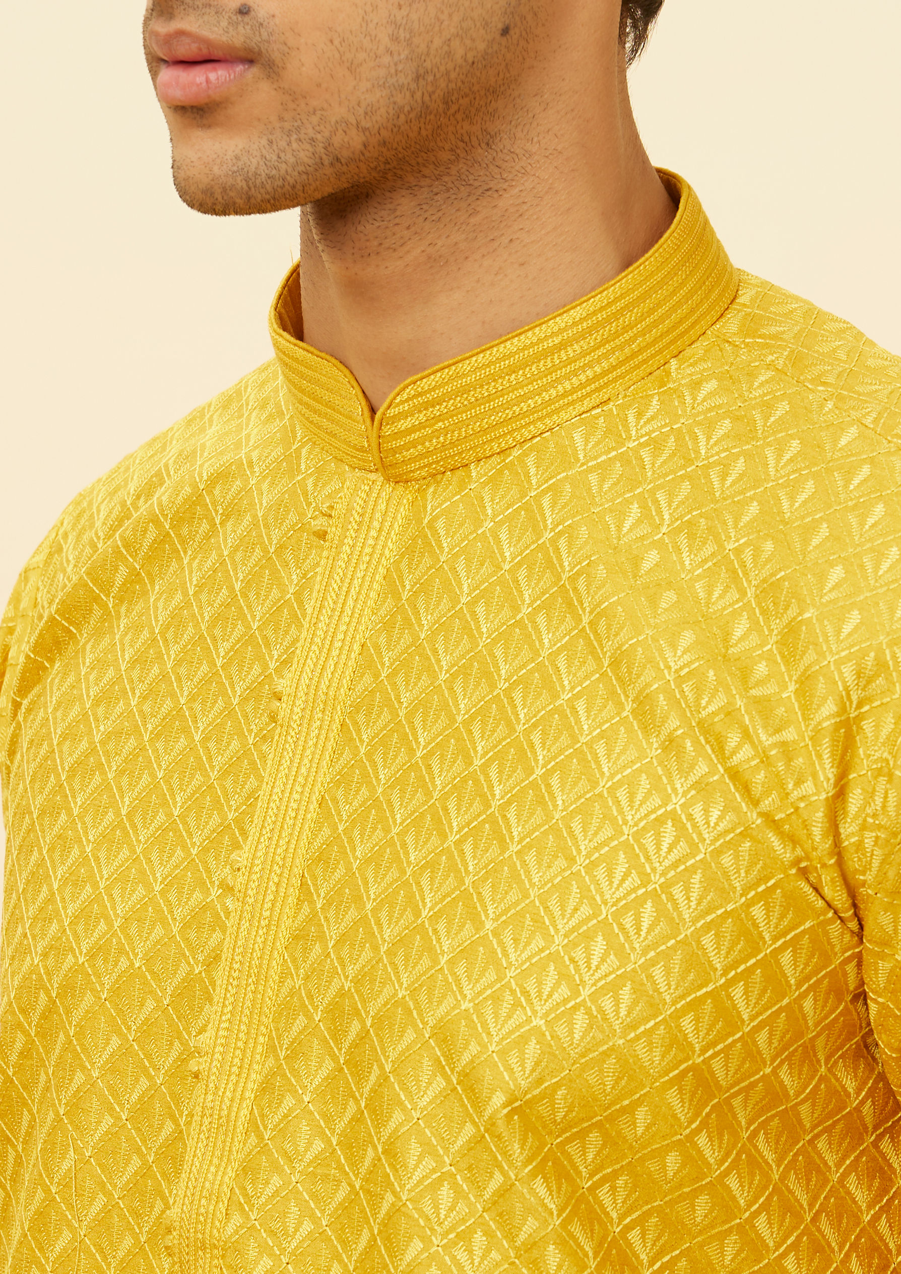 Twamev Men Sunflower Yellow Flower Bud Patterned Kurta Set
