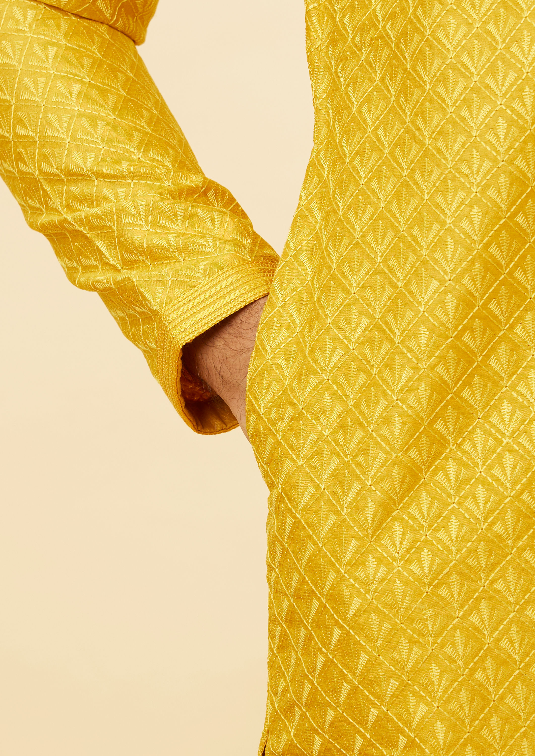 Twamev Men Sunflower Yellow Flower Bud Patterned Kurta Set