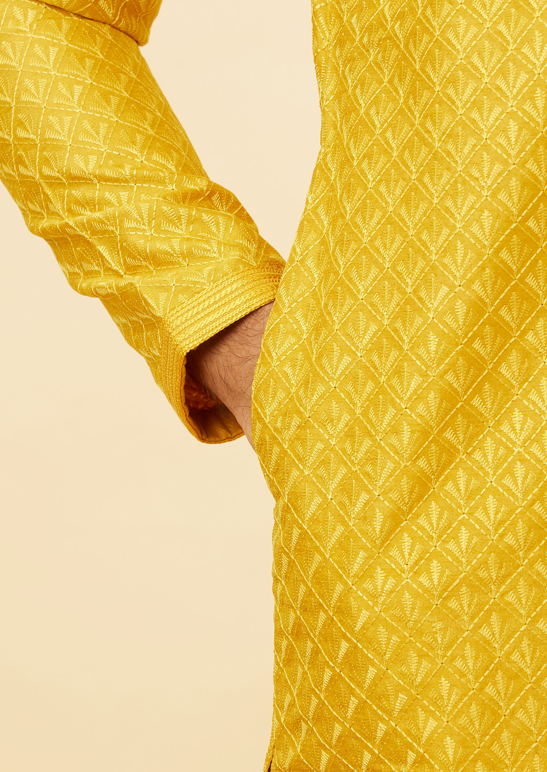 Twamev Men Sunflower Yellow Flower Bud Patterned Kurta Set