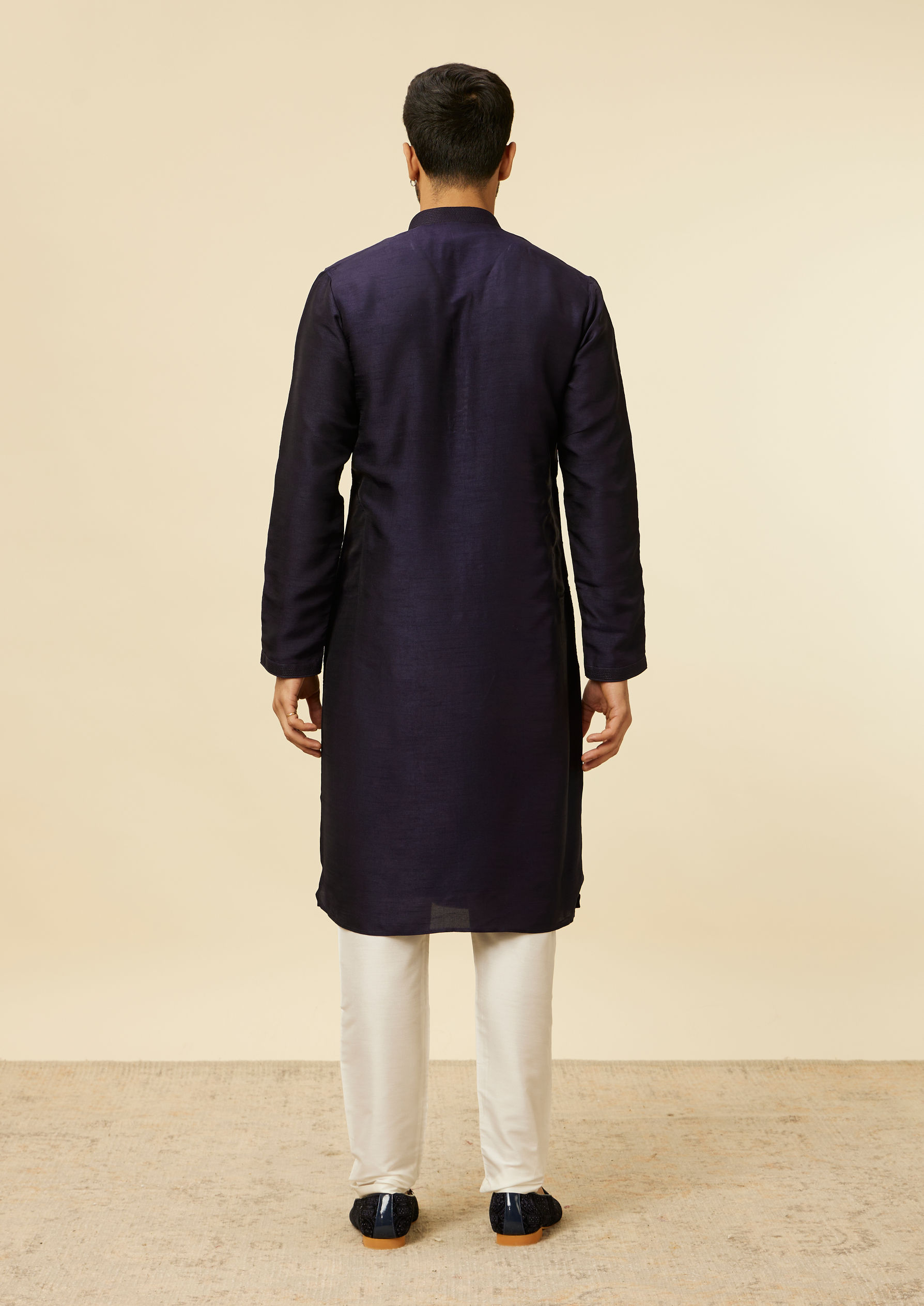 alt message - Twamev Men Dark Blue Self Patterned Kurta Set image number 4