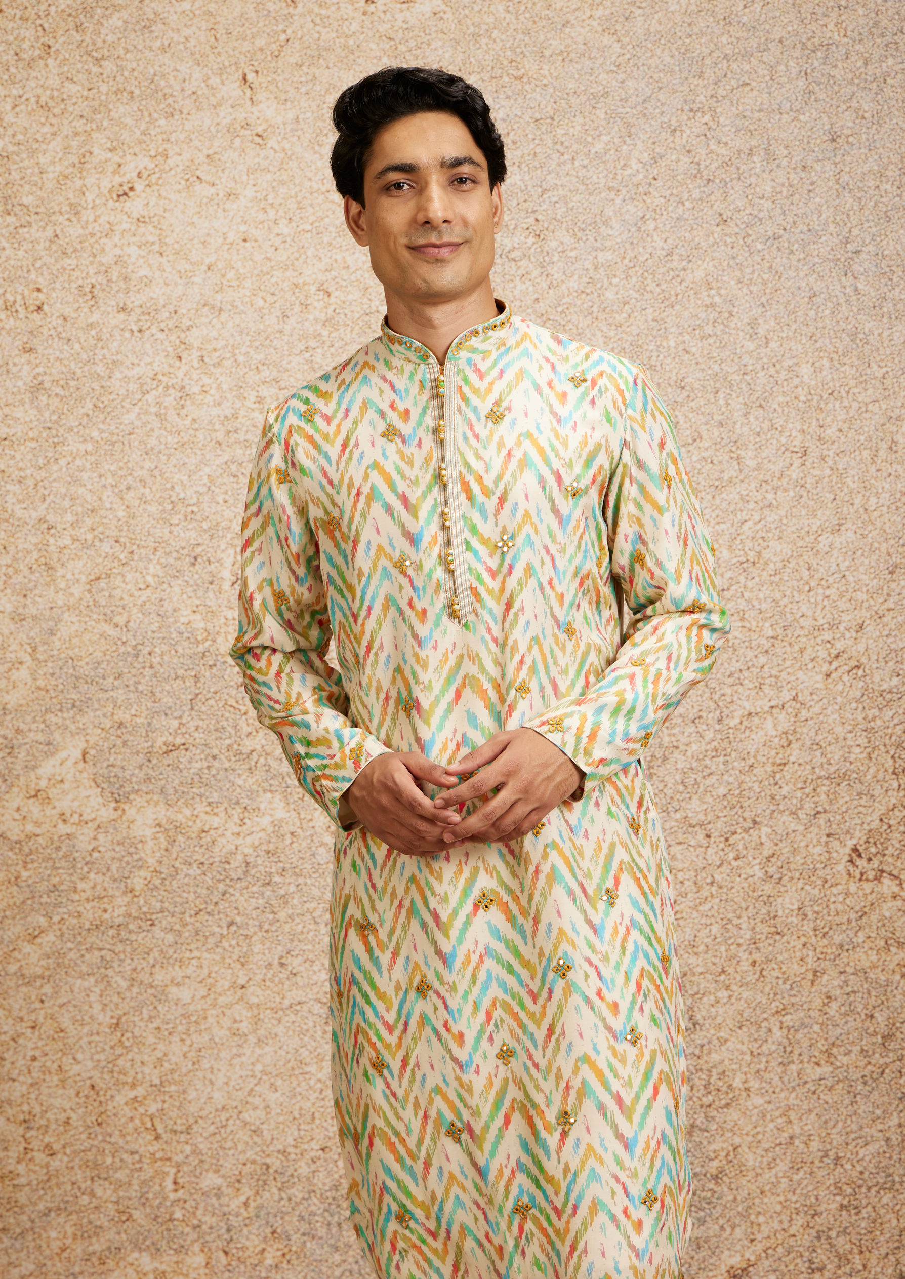 alt message - Twamev Men Beige Multicoloured Chevron Patterned Kurta Set image number 0