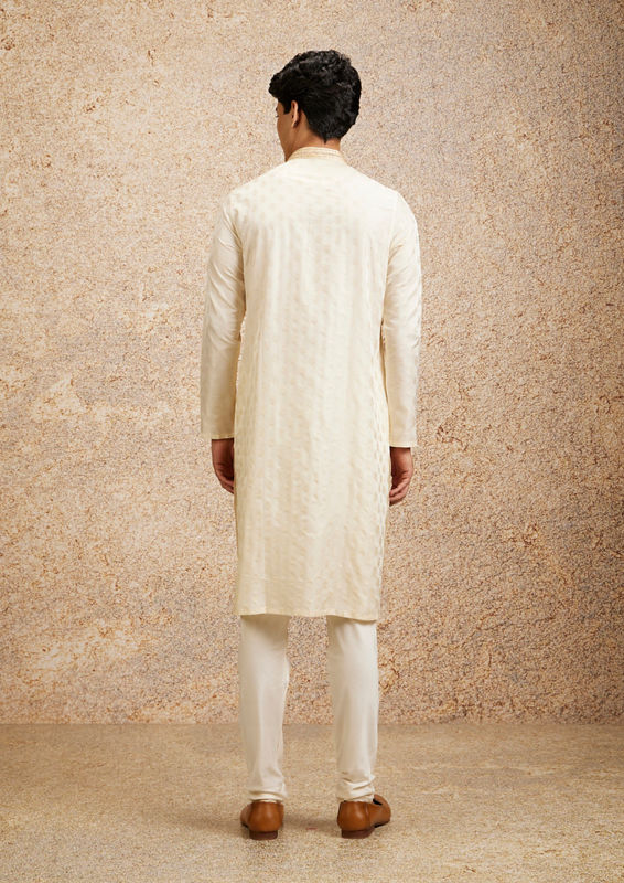 Twamev Men Cream Hued Handsome Embroidery Kurta Pajama