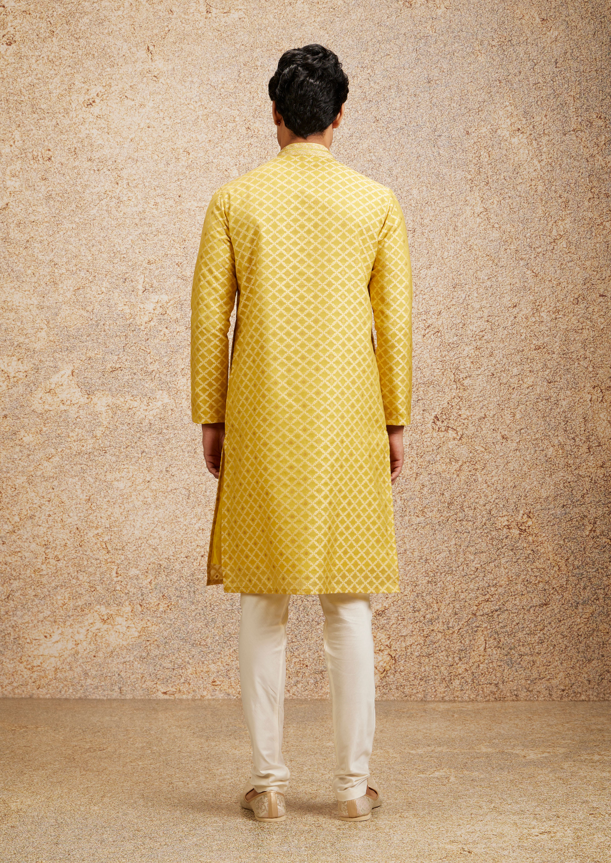 alt message - Twamev Men Mustard Yellow Jaal Patterned Kurta Set image number 4