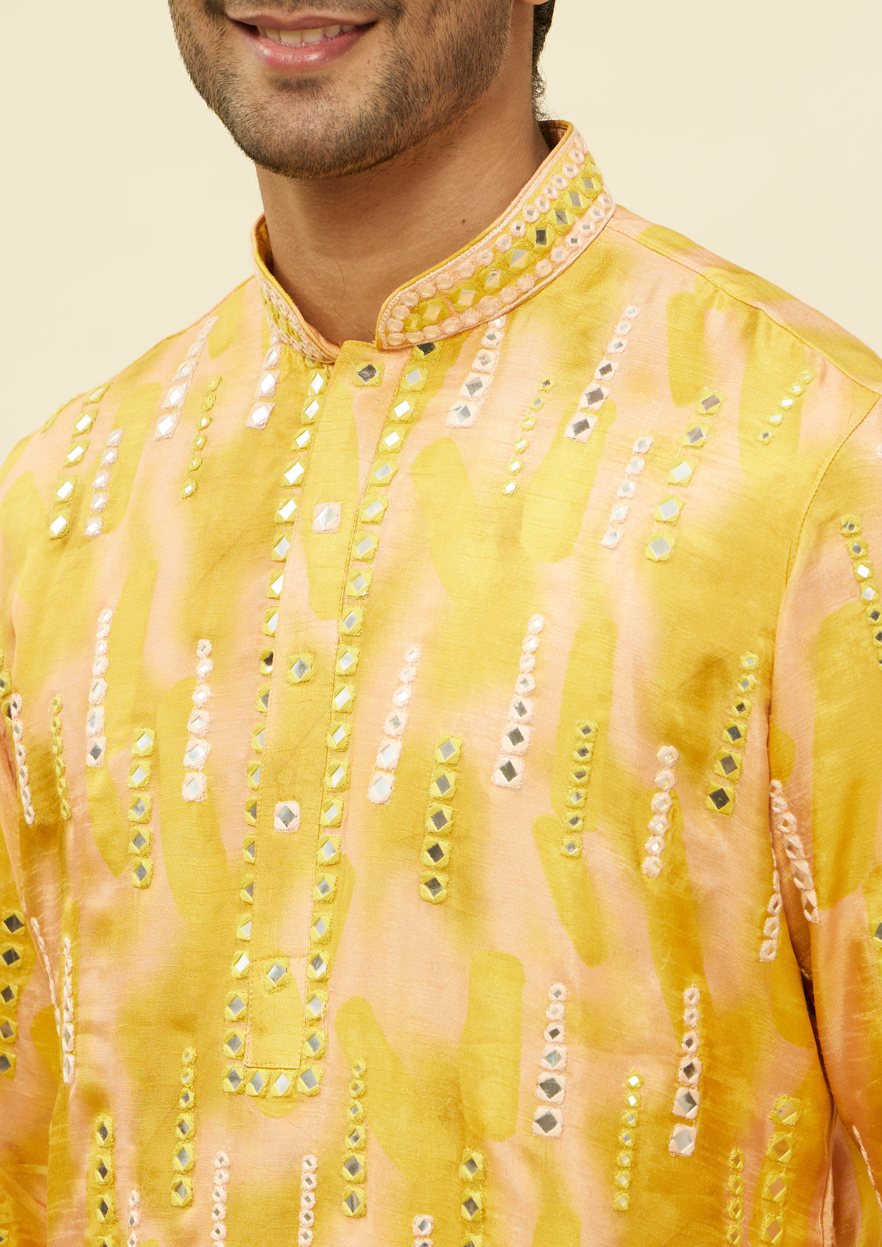 Twamev Men Mustard Glow Linear Foil Mirror Kurta Set image number 1