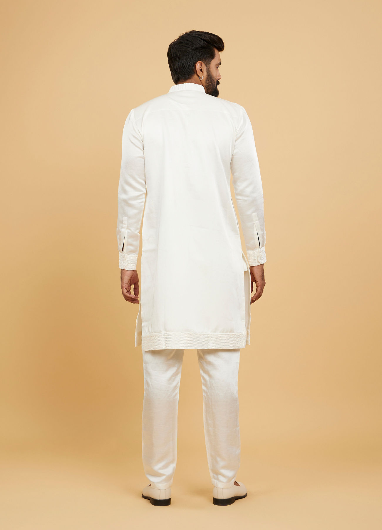 Twamev Men White Viscose Self-Embroidered Kurta Set
