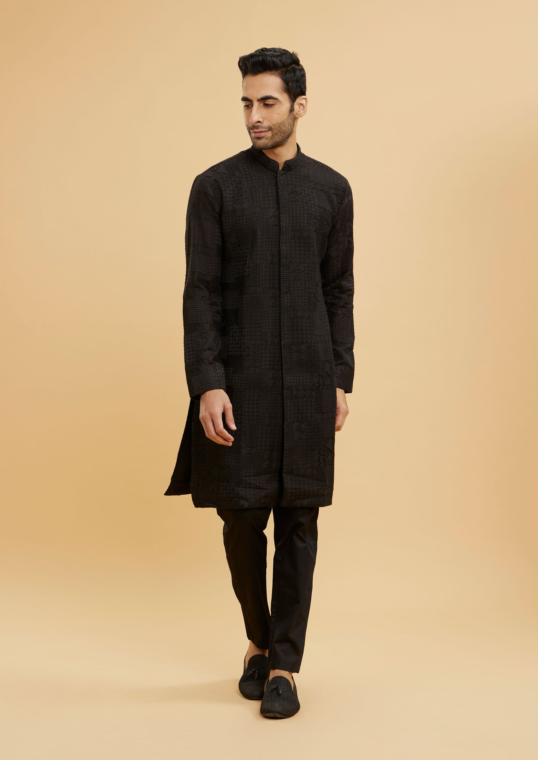 Twamev Men Charcoal Black Self Patterned Kurta Set with Shimmery Highlights