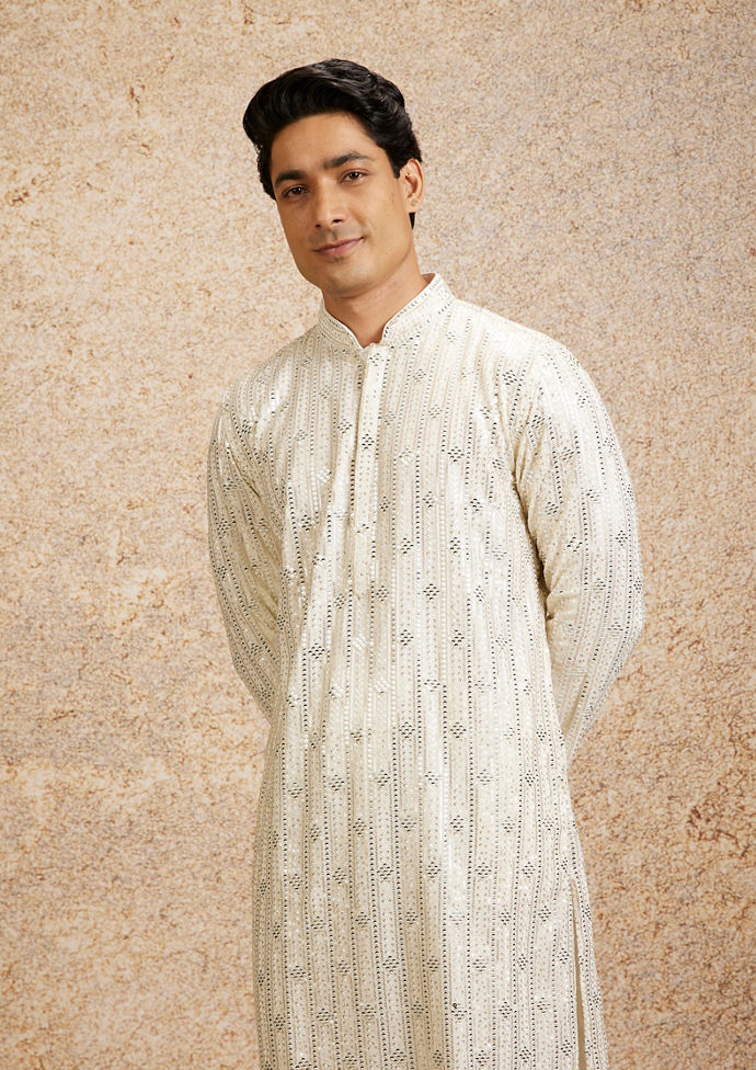 Twamev Men Warm White Silk Chowkadi Motif Patterned Embroidered Kurta Set