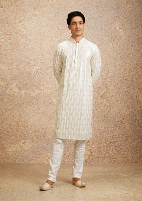 alt message - Twamev Men Warm White Chowkadi Motif Patterned Kurta Set image number 2