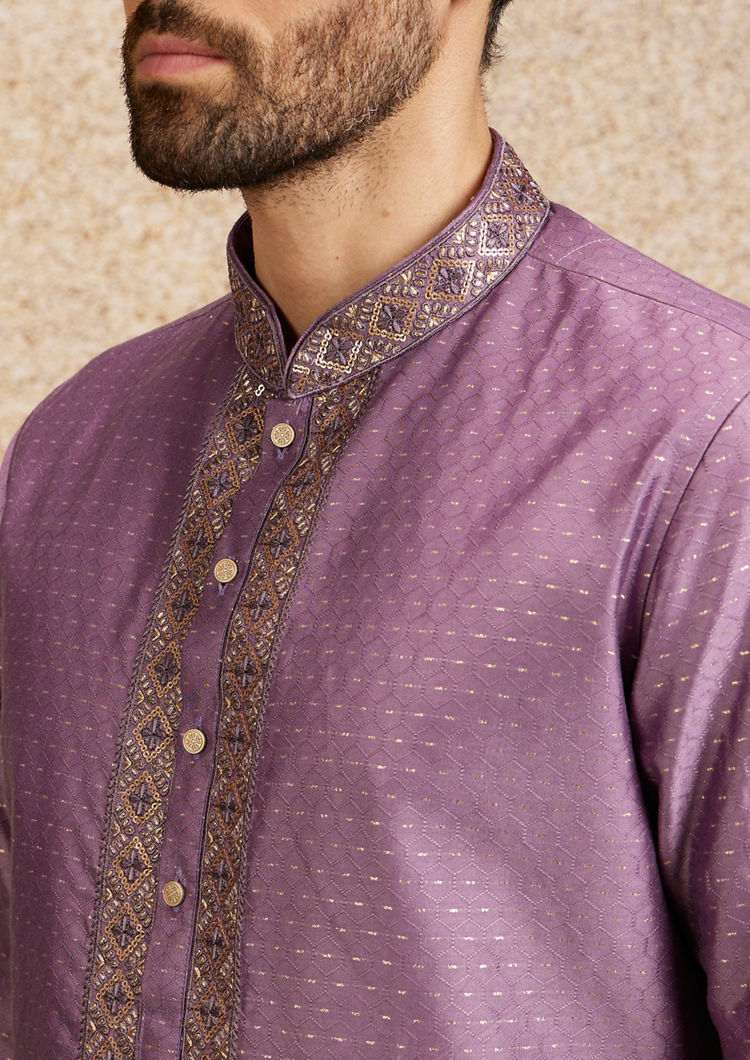 Twamev Men Lilac Embroidered Kurta Pajama