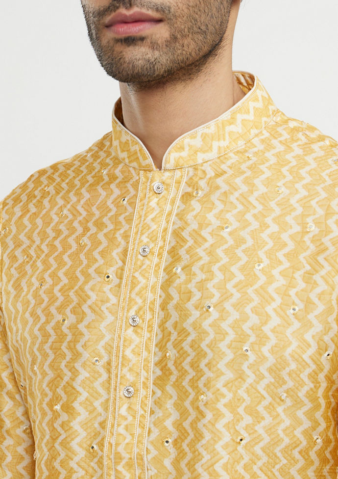 Twamev Men Mustard Yellow Chevron Printed Kurta Set with Mirror Work