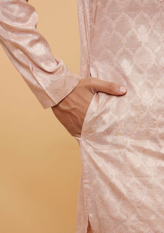Twamev Men Pale Peach Ogee Patterned Kurta Set