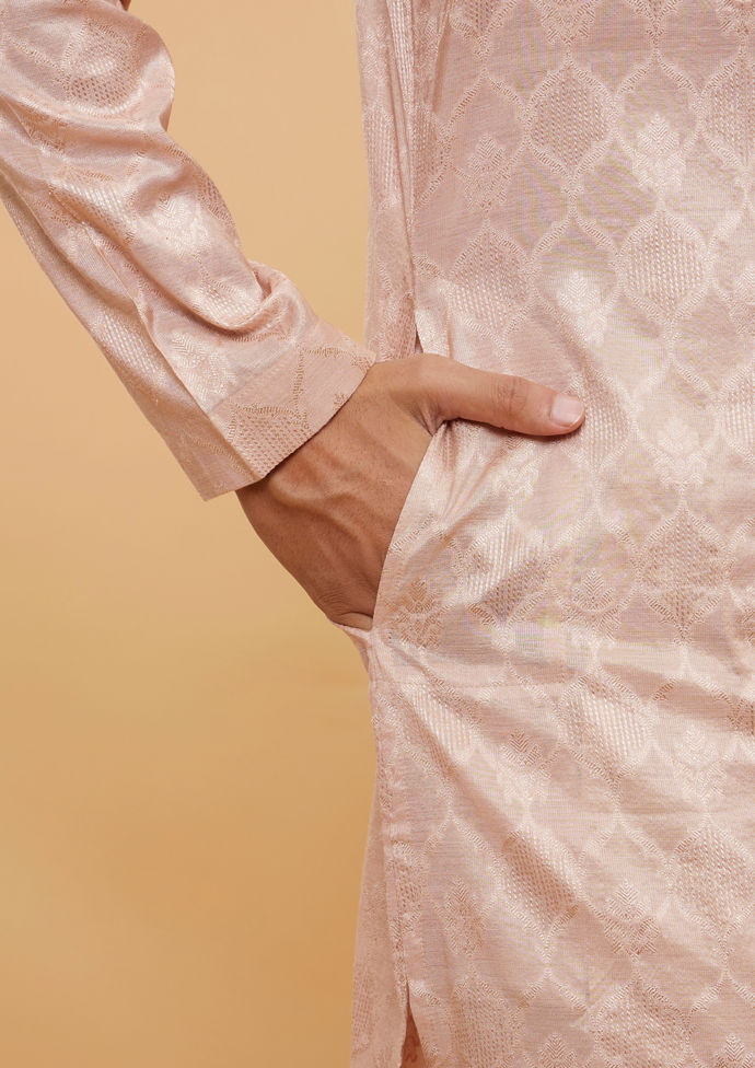 Twamev Men Pale Peach Ogee Patterned Kurta Set image number 3