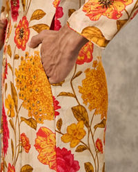 Twamev Men Beige & Mustard Floral Printed Kurta Pant Set