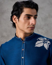 Twamev Men Teal Blue Silk Floral Applique Kurta Set