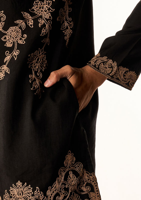 Twamev Men Black Cotton Silk Kurta Set with Embroidery