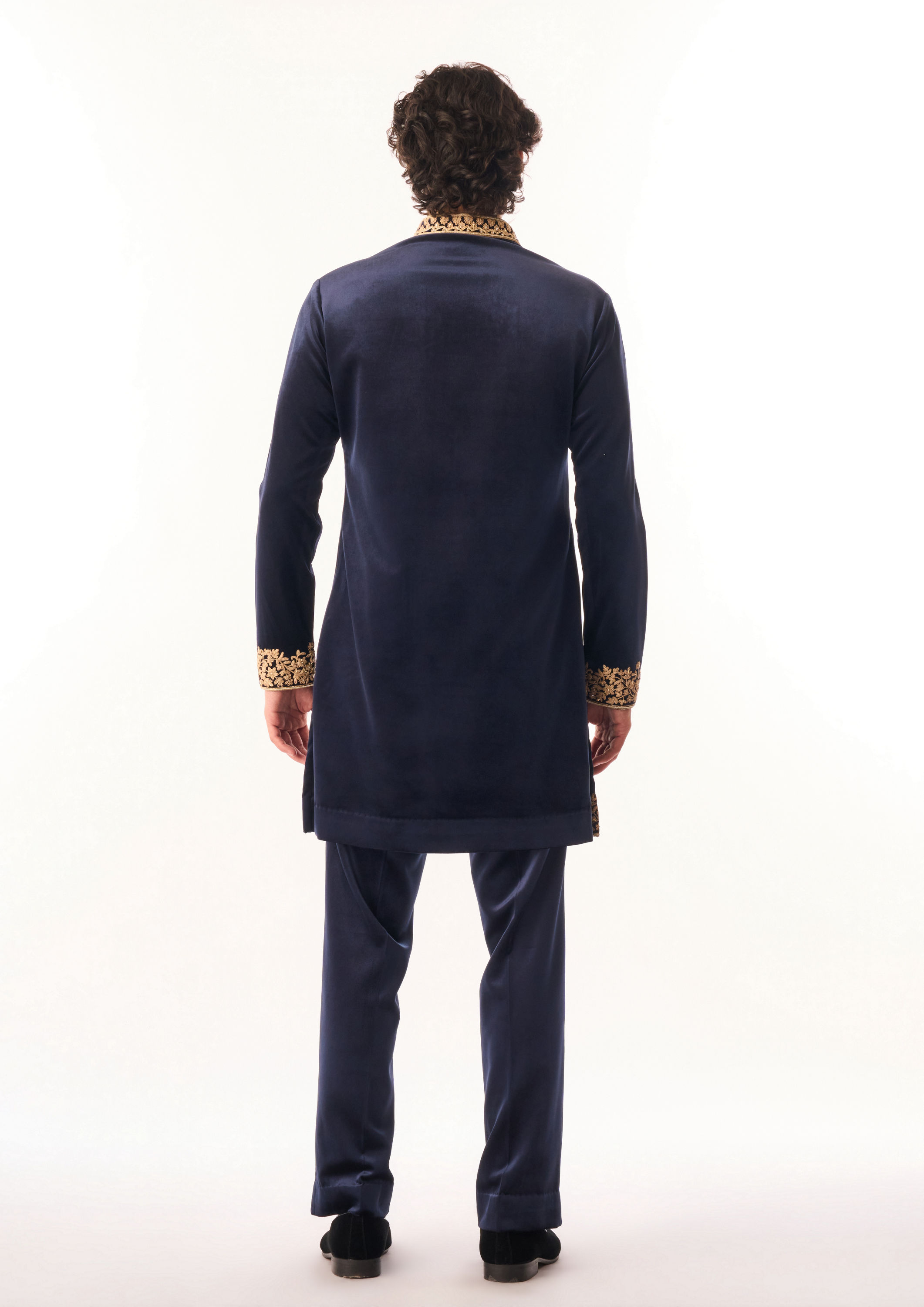Twamev Men Dark Blue Velvet Kurta Set with Embroidery