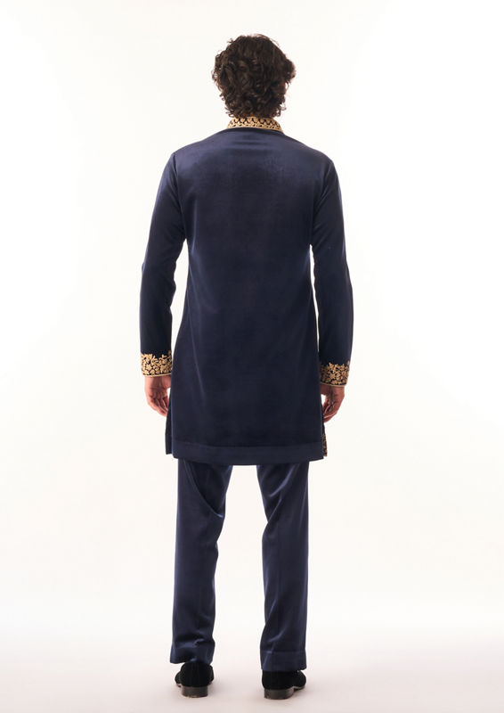 Twamev Men Dark Blue Velvet Kurta Set with Embroidery