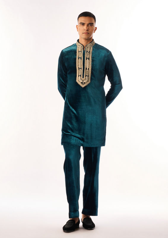 Twamev Men Teal Blue Velvet Kurta Set with Embroidery