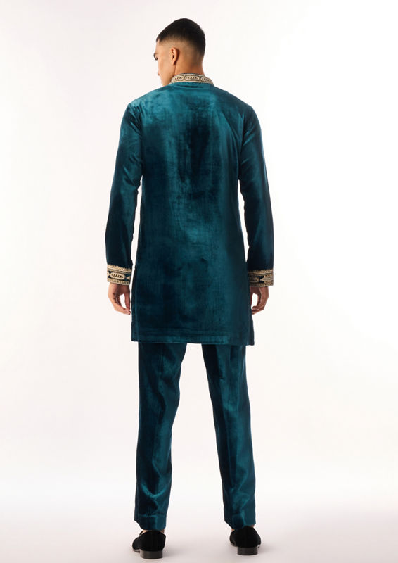 Twamev Men Teal Blue Velvet Kurta Set with Embroidery
