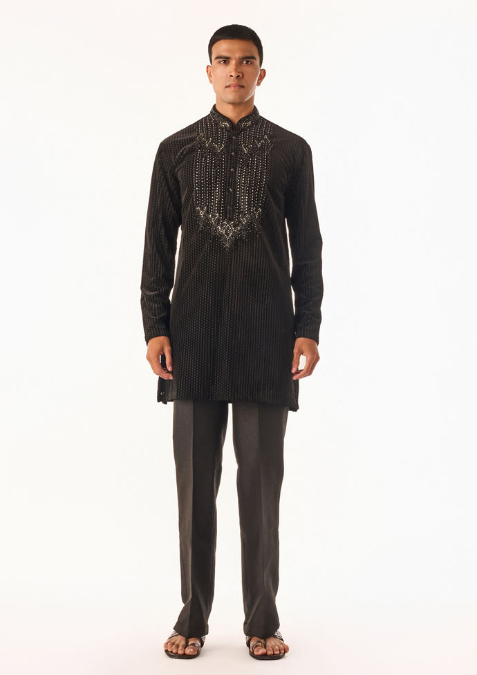 Twamev Men Black Embroidered Kurta Set