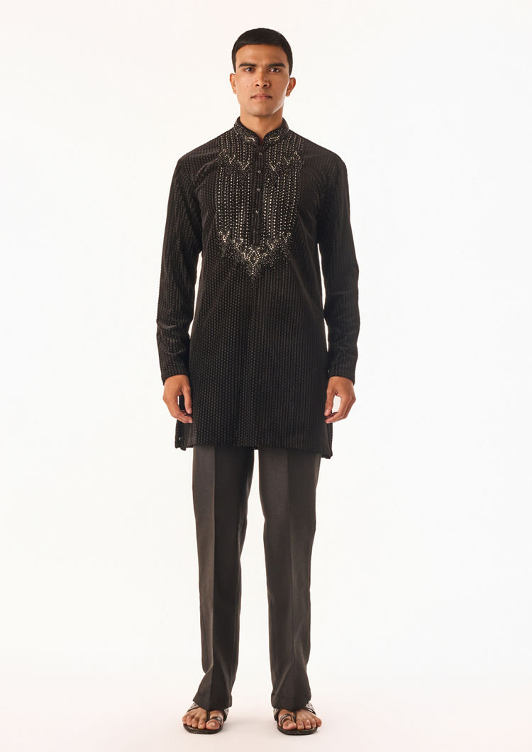 Twamev Men Black Embroidered Kurta Set