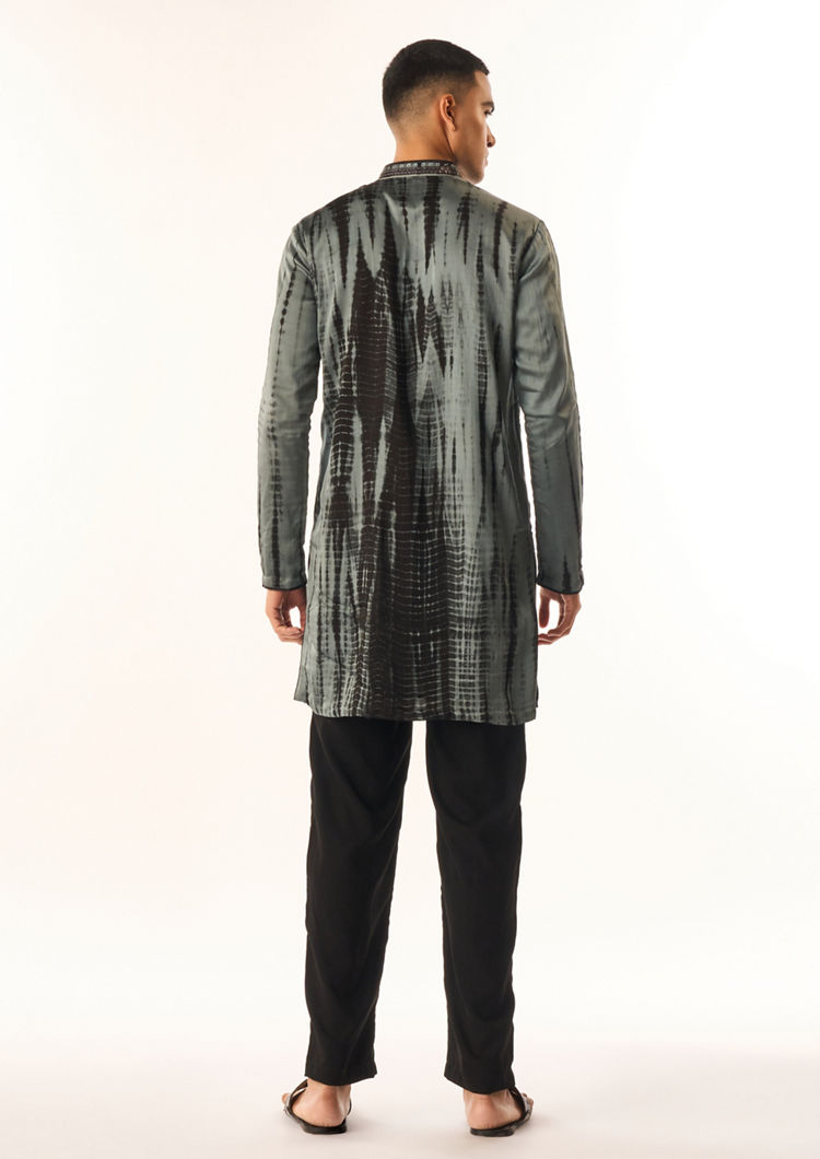 Twamev Men Green Satin Kurta Set with Embroidery