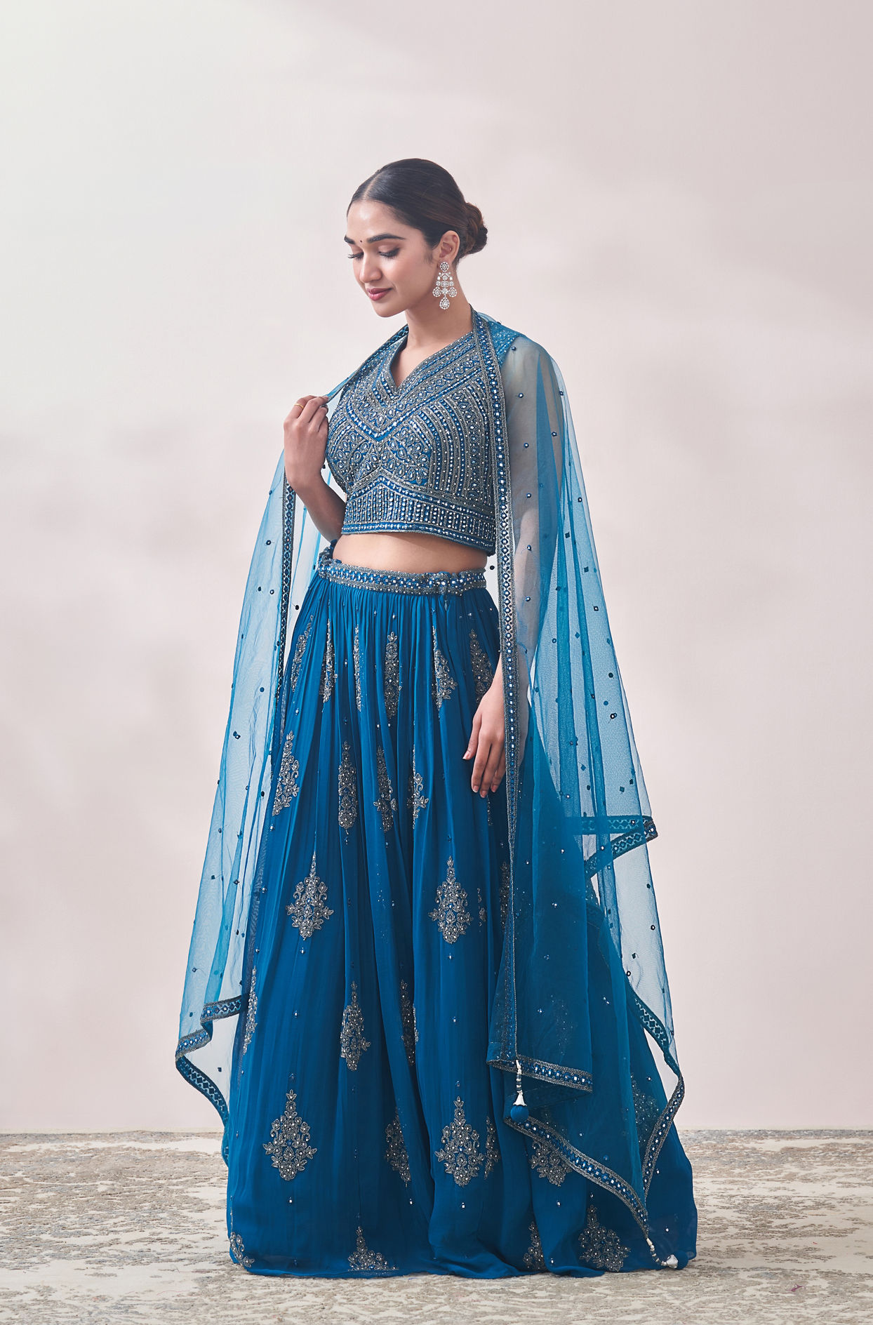 alt message - Mohey Women Turkish Sea Blue Jhallar Patterned Lehenga image number 2