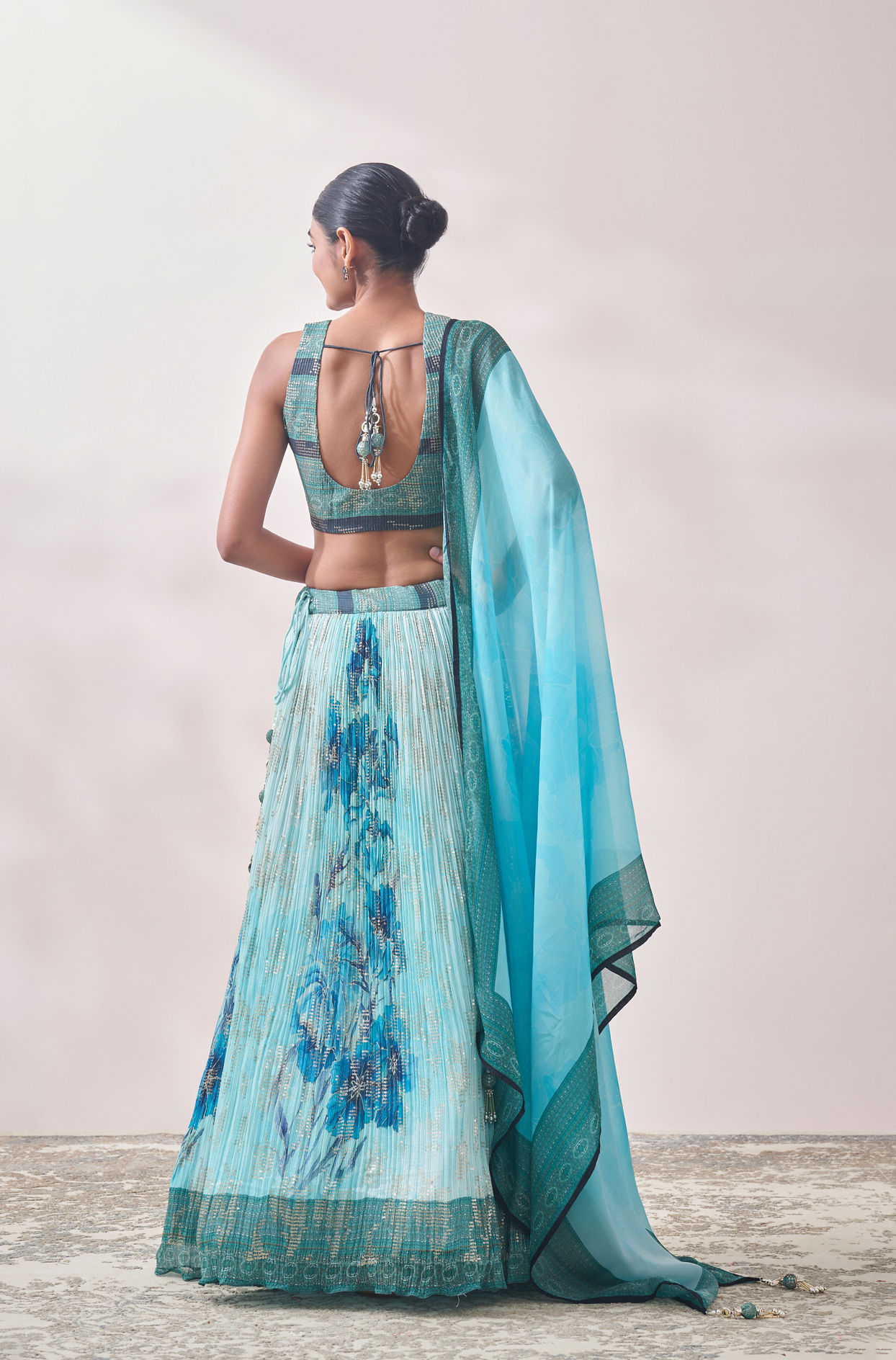 alt message - Mohey Women Turquoise Blue Floral Impressionist Sequined Lehenga image number 3