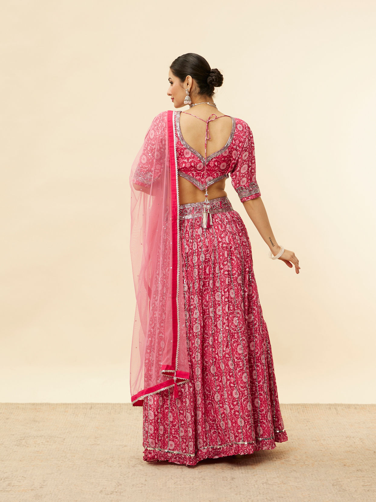 alt message - Mohey Women Watermelon Pink Floral Print Sequined Lehenga image number 4