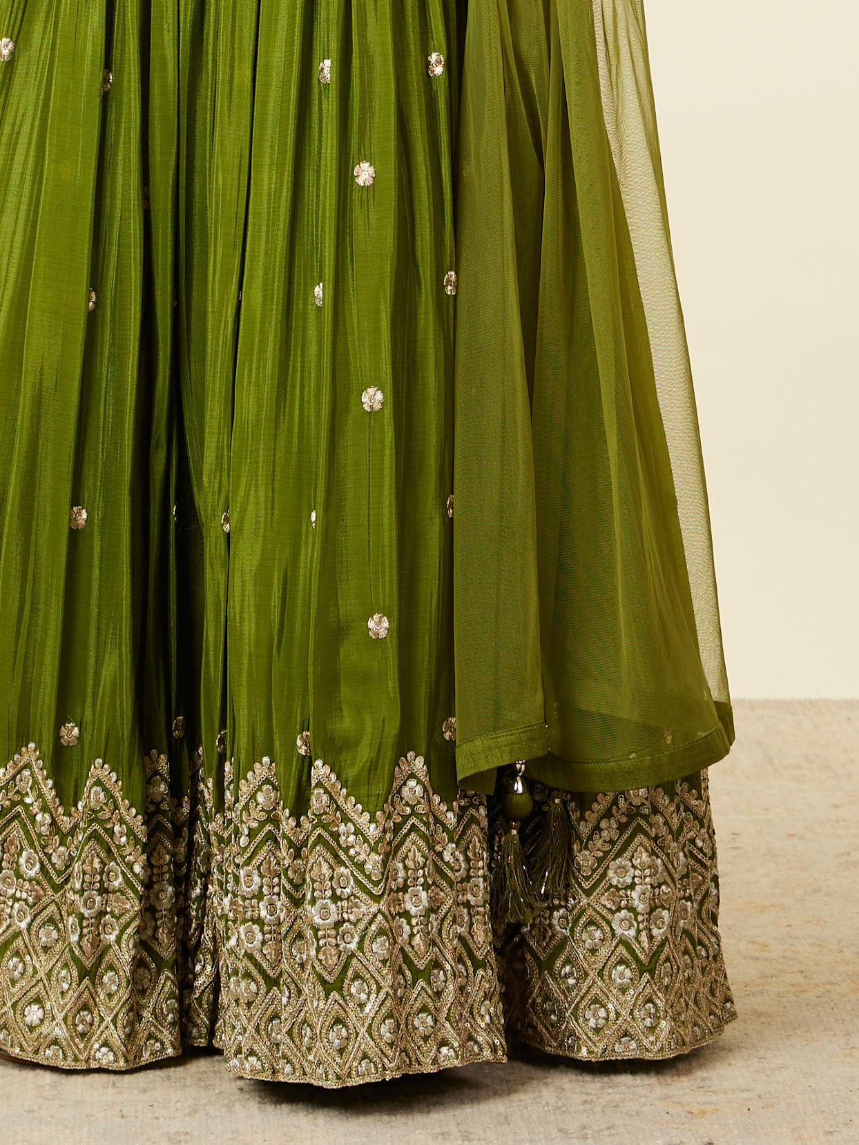 alt message - Mohey Women Mehandi Green Buta Patterned Lehenga image number 3