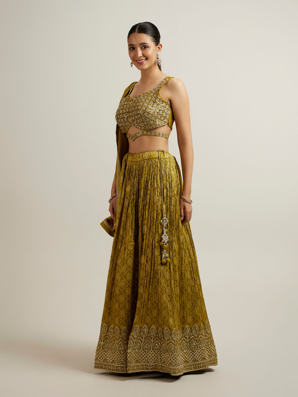 alt message - Mohey Women Mehandi Floral Jaal Patterned Sequinned Lehenga image number 2