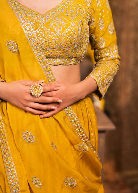 alt message - Mohey Women Mustard Yellow Imperial Paisley Patterned Lehenga image number 1