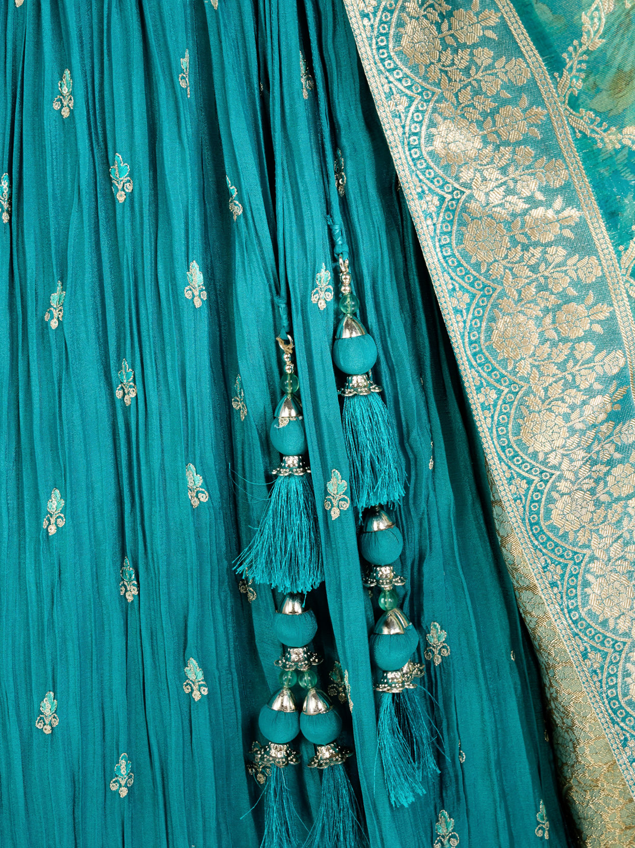 Mohey Women Emerald Elegance Lehenga