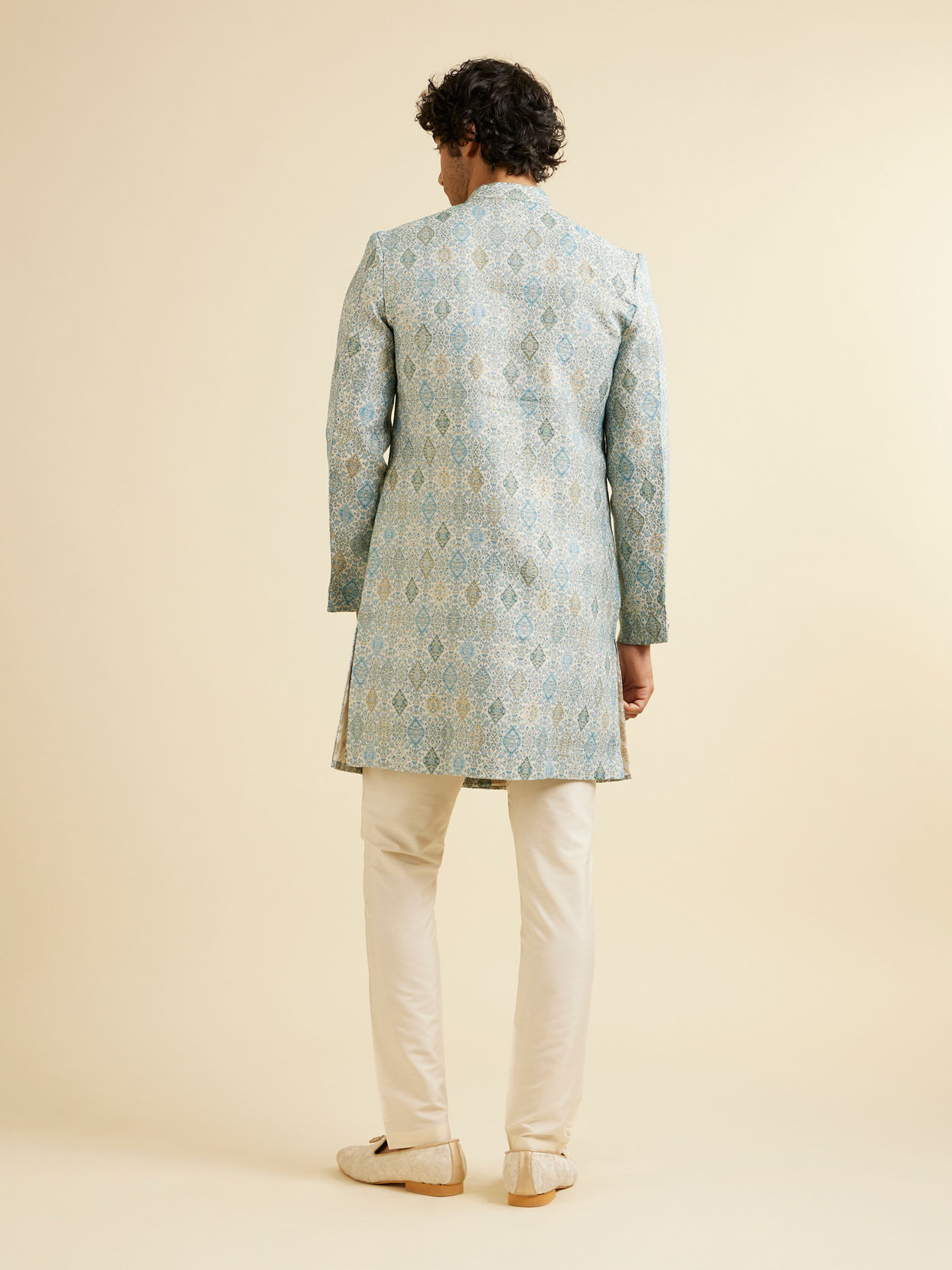 alt message - Manyavar Men Light Blue Conch Shell Patterned Kurta Set image number 5